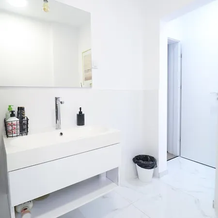 Apartment Old Town Poiana 7 *