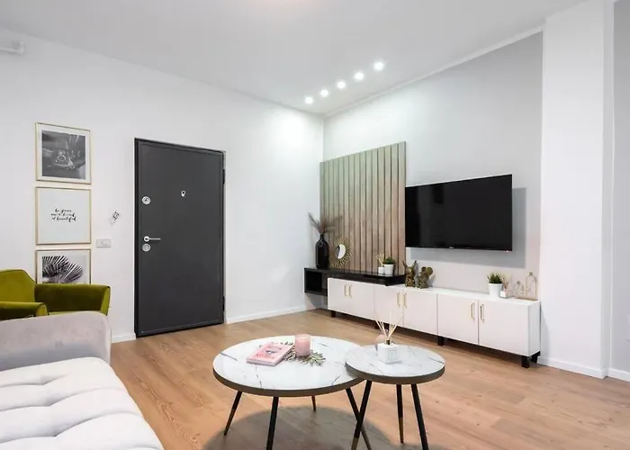 Апартаменты Old Town Poiana 7 *