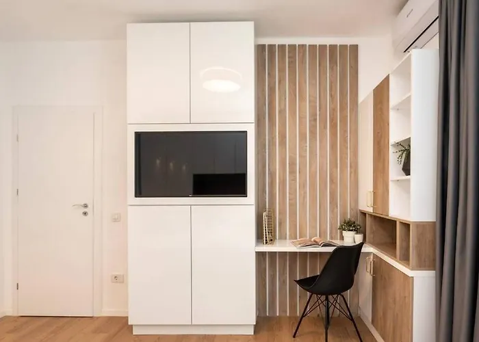 Апартаменты Old Town Poiana 7 *