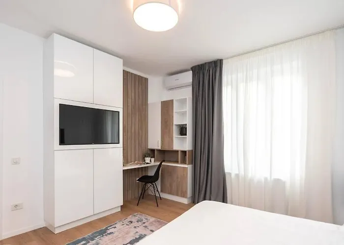 Апартаменты Old Town Poiana 7 *