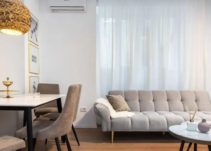 Old Town Poiana 7 Apartman