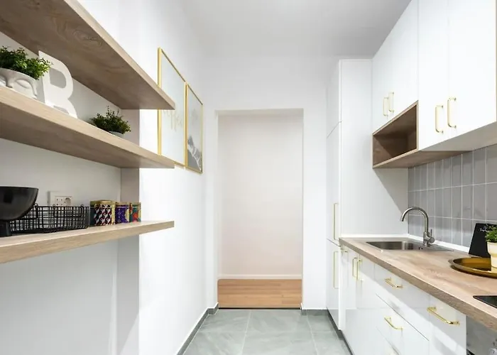 Old Town Poiana 7 * Бухарест