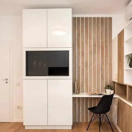 Apartment Old Town Poiana 7 *